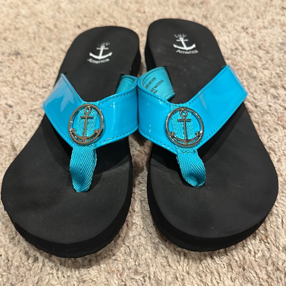 Anchor flip flops.